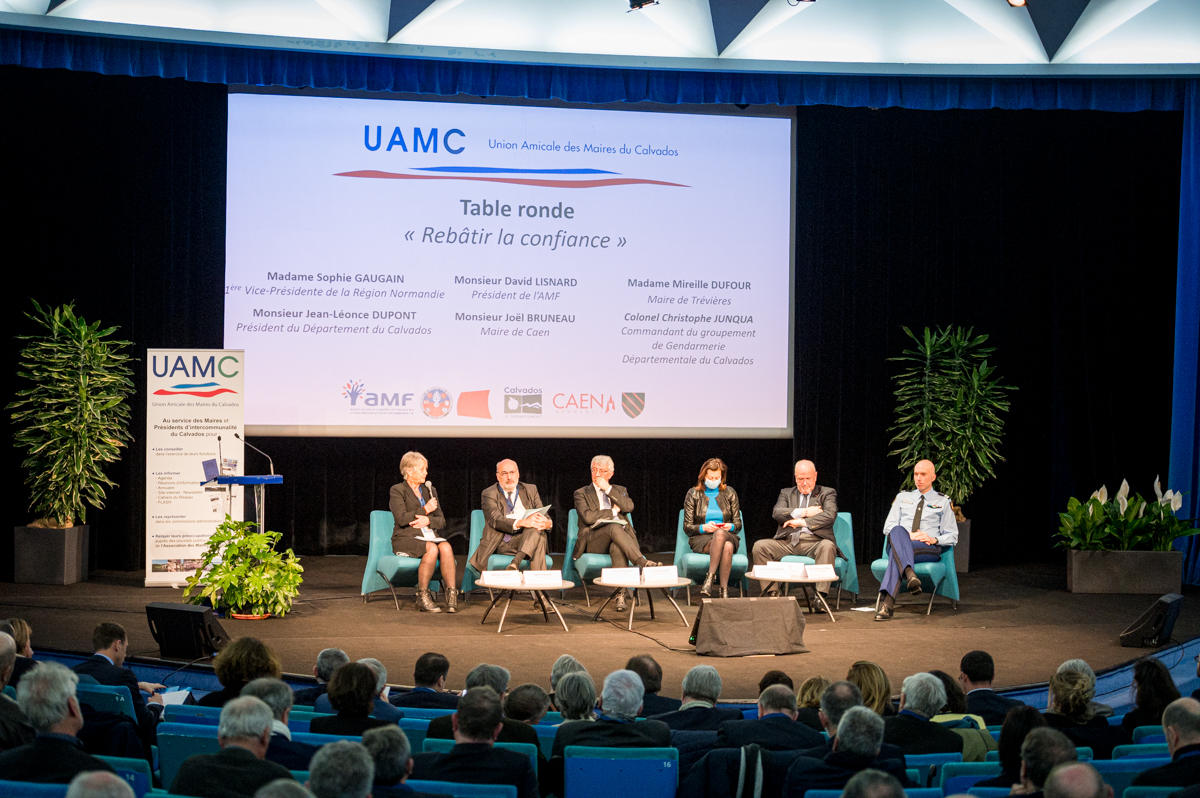 Congrès de l'UAMC au palais des congrès de Caen en présence du préfet, du maire de Caen et de la vice présidente de région
