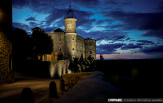 Chateau de Lussan dans le gard vue de nuit